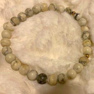 🎉4/$25🎉 Beaded Gemstone stretch bracelet approximately 7” round